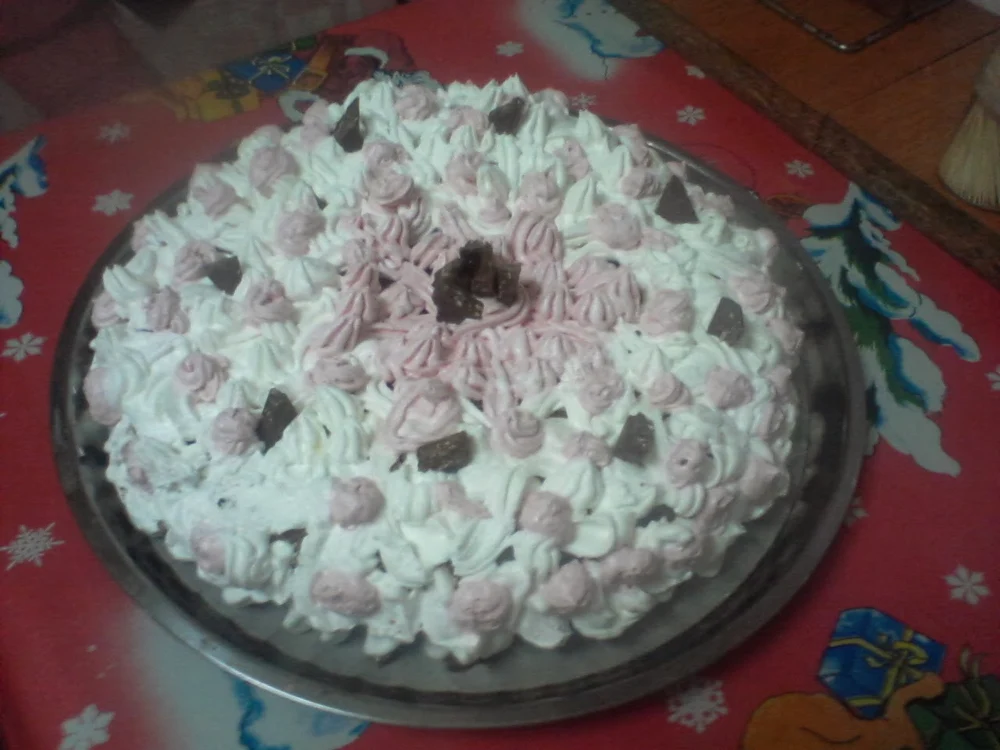 
    Tort cu fructe şi frişcă  