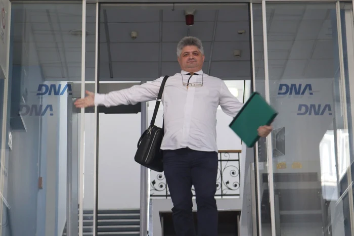 Florin Secureanu părăseşte sediul
Directiei Nationale Anticoruptie (DNA) din Bucuresti FOTO Inquam Photos / Alexandru Busca