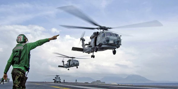 Elicopterele SH 60 Seahawk foto US newsnavy   Gabriel R  Piper jpg