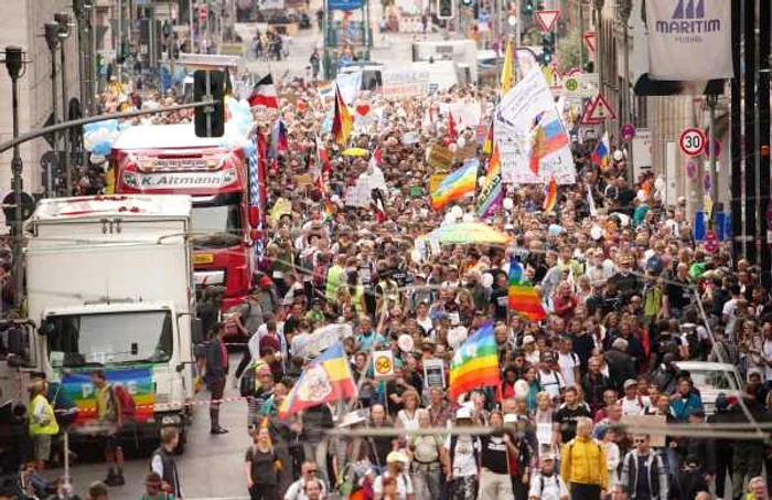 Proteste la Berlin contra măsurilor de purtare a măştii FOTO EPA-EFE