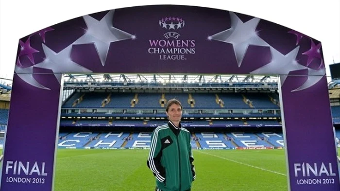 Teodora Albon s-a pozat pe stadionul din Londra FOTO uefa.com