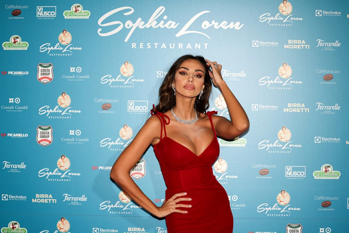 Mădălina Ghenea la deschiderea restaurantului Sophiei Loren, Profimedia (2) jpg