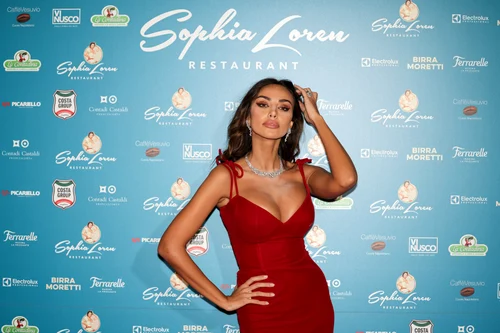 Mădălina Ghenea la deschiderea restaurantului Sophiei Loren, Profimedia (2) jpg
