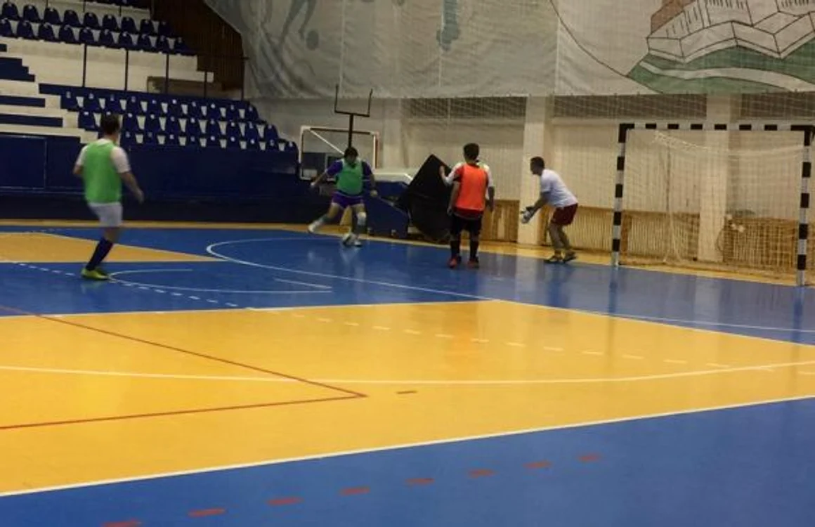 Nicolae Robu joacă fotbal