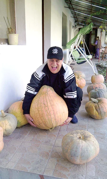 Nea Beni se  mândrește  cu  bostanii  lui uriași