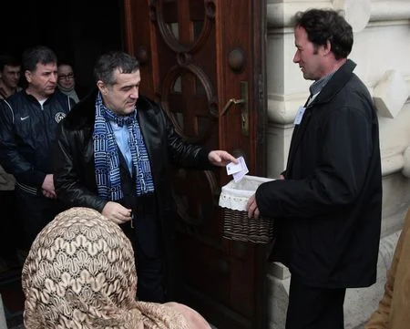 Mirel Rădoi nu este primul antrenor care antrenează gratis echipa lui Becali. Tehnicianul de dinaintea lui a rezistat doar 40 de zile