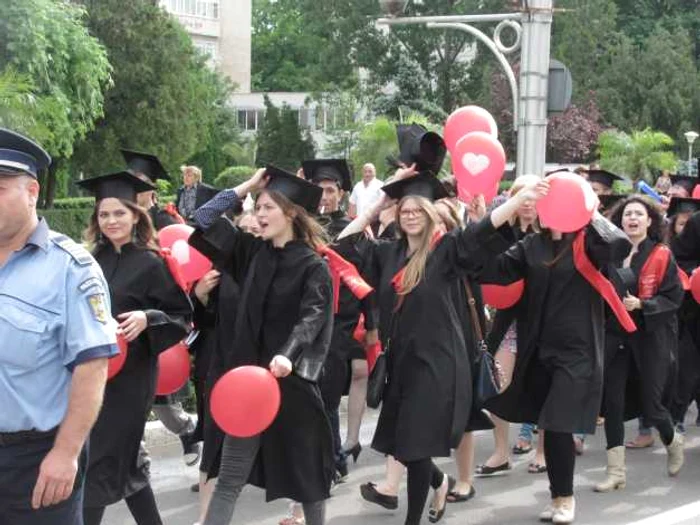 Absolvenţii primesc câte 250 de lei timp de cel mult şase luni