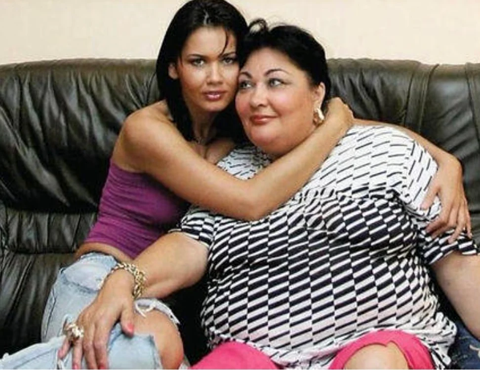 Oana Zăvoranu alături de mama ei, Mărioara Sursa: agentiadepresamondenă.com