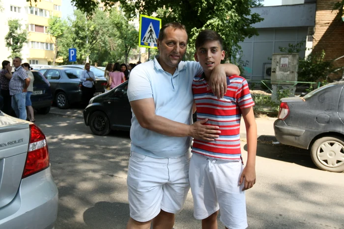 Cristian a luat 9.60 la Mate şi şi-a făcut părinţii  fericiţi