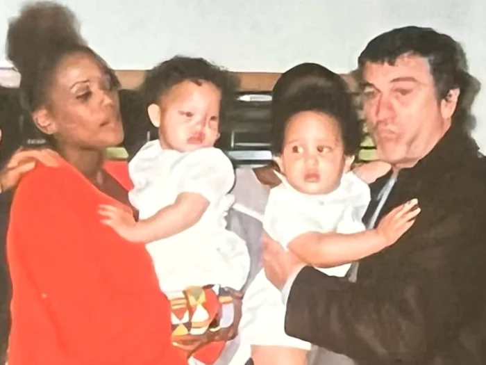 Toukie Smith și Robert De Niro, împreună cu cei doi gemeni/FOTO: Instagram