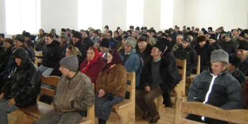Sătenii din Pătulele în cadrul unei întâlniri cu prefectul