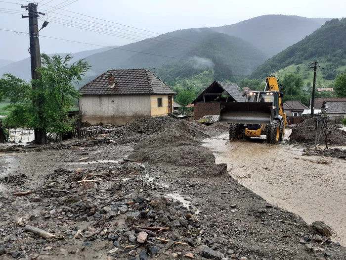 Viiturile au făcut prăpăd de-a lungul țării / foto: ISU Hunedoara