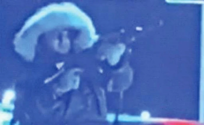 În martie, Victoraş se filma în timp ce trăgea cu o puşcă AK - 47