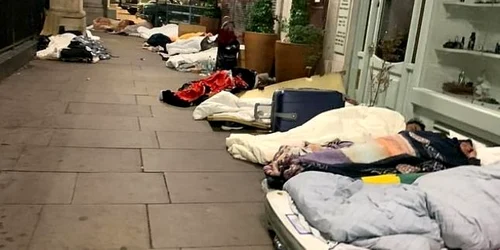 Oameni fără locuinţă pe străzile Londrei