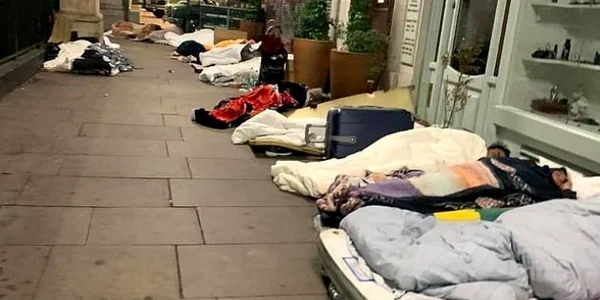 Oameni fără locuinţă pe străzile Londrei