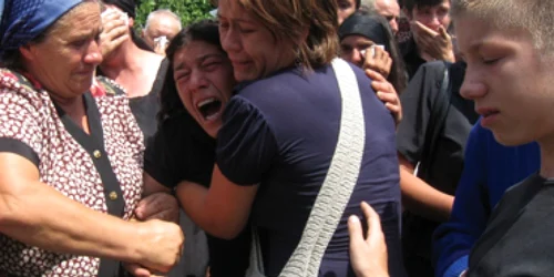 Bacău: Duminică neagră pentru îngerii înecaţi