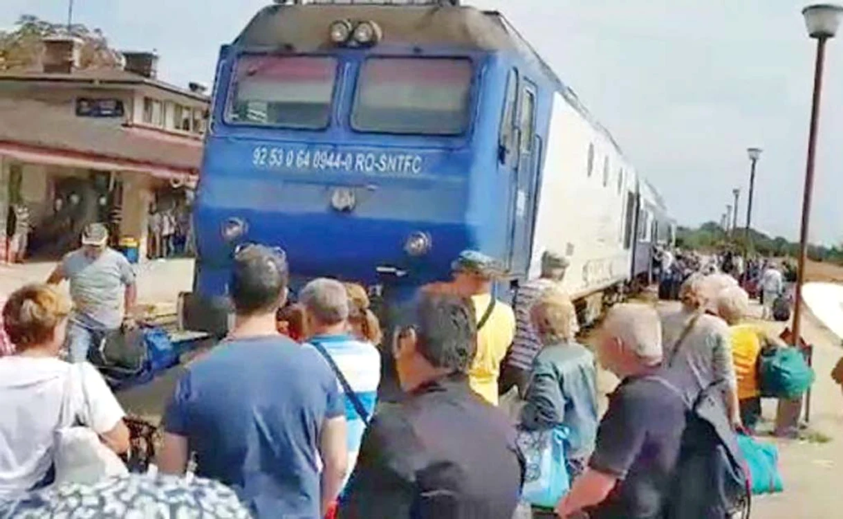 
    Conflictul s-a creat după ce două trenuri au deraiat într-o singură zifoto: Click!  