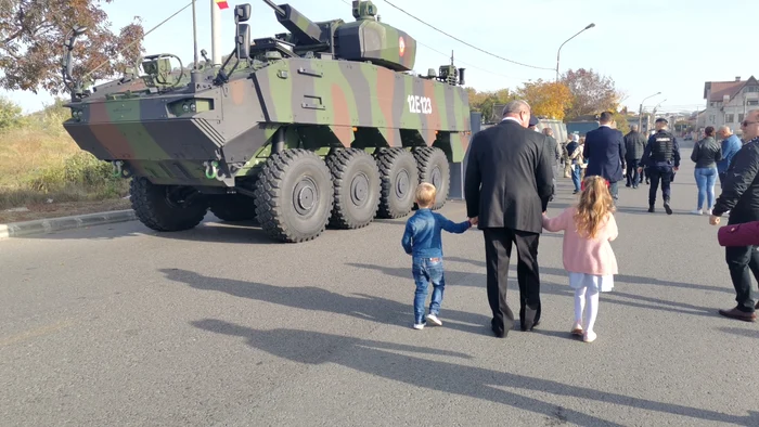 Piranha 5, blindat aflat în dotarea unei unități militare din Craiova, a fost vedetă FOTO: A.M.