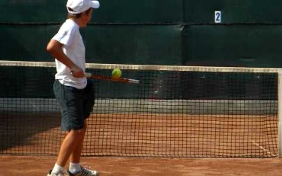 Bistriţa: Tenisul de câmp - "un sport care impune un comportament decent"