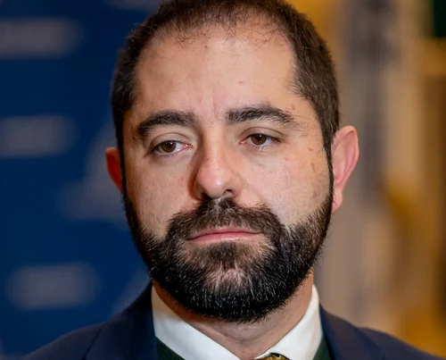  spune că „avem nevoie să regândim administrația”. FOTO Facebook Radu Burnete