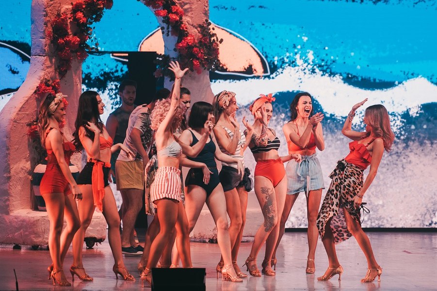 Veste grozavă pentru fanii spectacolului „Mamma Mia!“. Grandioasa produție revine în decembrie pe scena Sălii Palatului