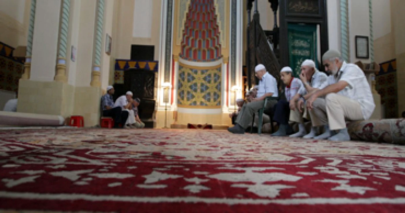 Constanta: Cel mai mare covor oriental, expus în Moscheea Regală