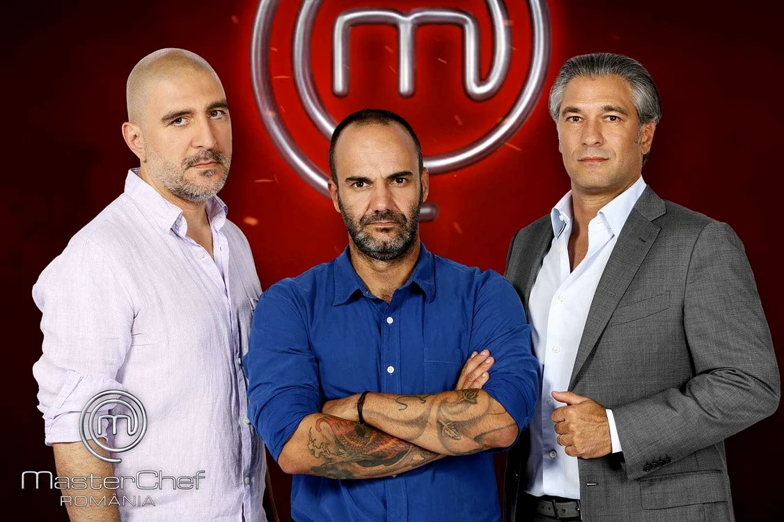 
    Juriul de la MasterChef, alături de prezentatorul Răzvan Fodorfoto: arhivă personală  