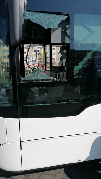 autobuz atacat targoviste