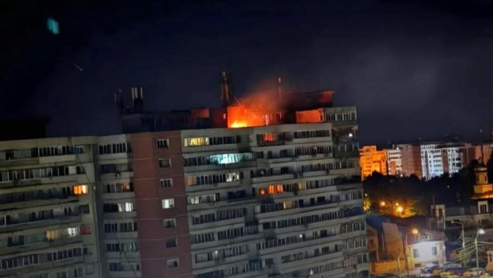 O dronă s-a prăbuşit pe un bloc din Galaţi. Impactul a fost urmat de o explozie şi un incendiu. Sunt persoane rănite și zeci de evacuați