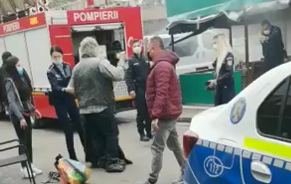 Cazul bărbatului care a murit sub genunchiul polițistului a ajuns în instanță. Doi agenți de poliție au fost trimiși în judecată