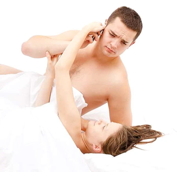 
    5 din 10  bărbaţi  preferă  telefonul mobil  înaintea sexului (Foto: Shutterstock)  