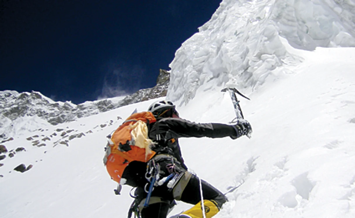 Horia Colibăşanu este un alpinist cu foarte multă experienţă, în fotografie este în ascensiune pe vârful Annapurna, în timpul expediţiei din 2008
