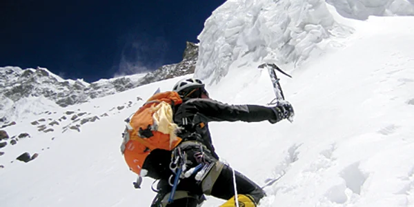 Horia Colibăşanu este un alpinist cu foarte multă experienţă, în fotografie este în ascensiune pe vârful Annapurna, în timpul expediţiei din 2008