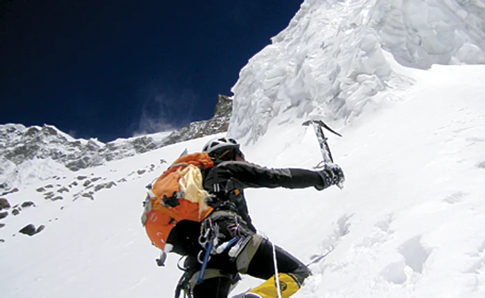 Horia Colibăşanu este un alpinist cu foarte multă experienţă, în fotografie este în ascensiune pe vârful Annapurna, în timpul expediţiei din 2008