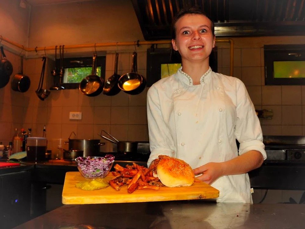 cluj oliver restaurant off the wall. foto remus florescu 