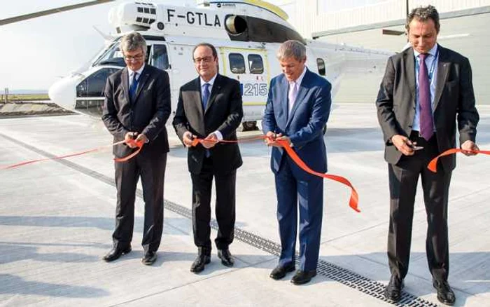 Francios Hollande şi Dacian Cioloş la Fabrica Airbus de la Ghimbav. FOTOAirbus