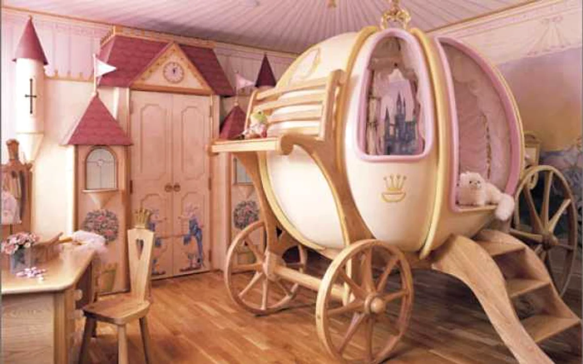 Patul inspirat de caleaşca-dovleac a Cenuşăresei, o bijuterie pe roţi în valoare de aproape 50.000 de euro FOTO www.poshtots.com