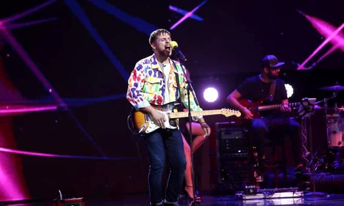 Adrian Petrache, pe scena „X Factor” jpeg
