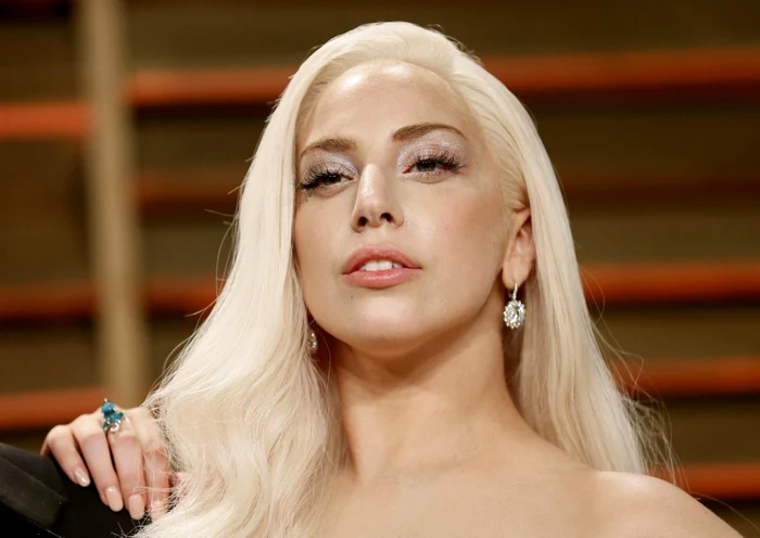 Lady Gaga şi-a „îmbrăcat“ animalul de companie în bijuterii FOTO Reuters