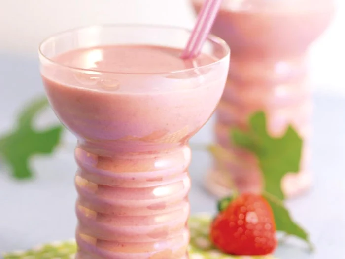 Smoothie cu kiwi si capsuni jpeg
