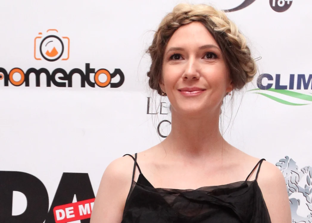 
    Adela Popescu a venit la Gala Premiilor Radar de Media însoțită de Covefoto: Sever Gheorghe  
