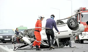 În mai, o tânără a murit strivită în această maşină  Un şofer a intrat pe contrasens şi a izbit o, pe DN1, în zona Băneasa  jpeg