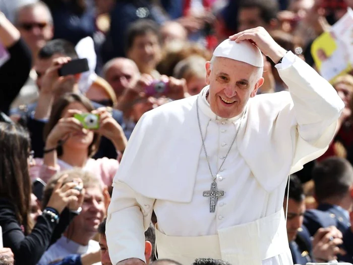 Papa Francisc în Piaţa San Pietro din Vatican. FOTO Reuters