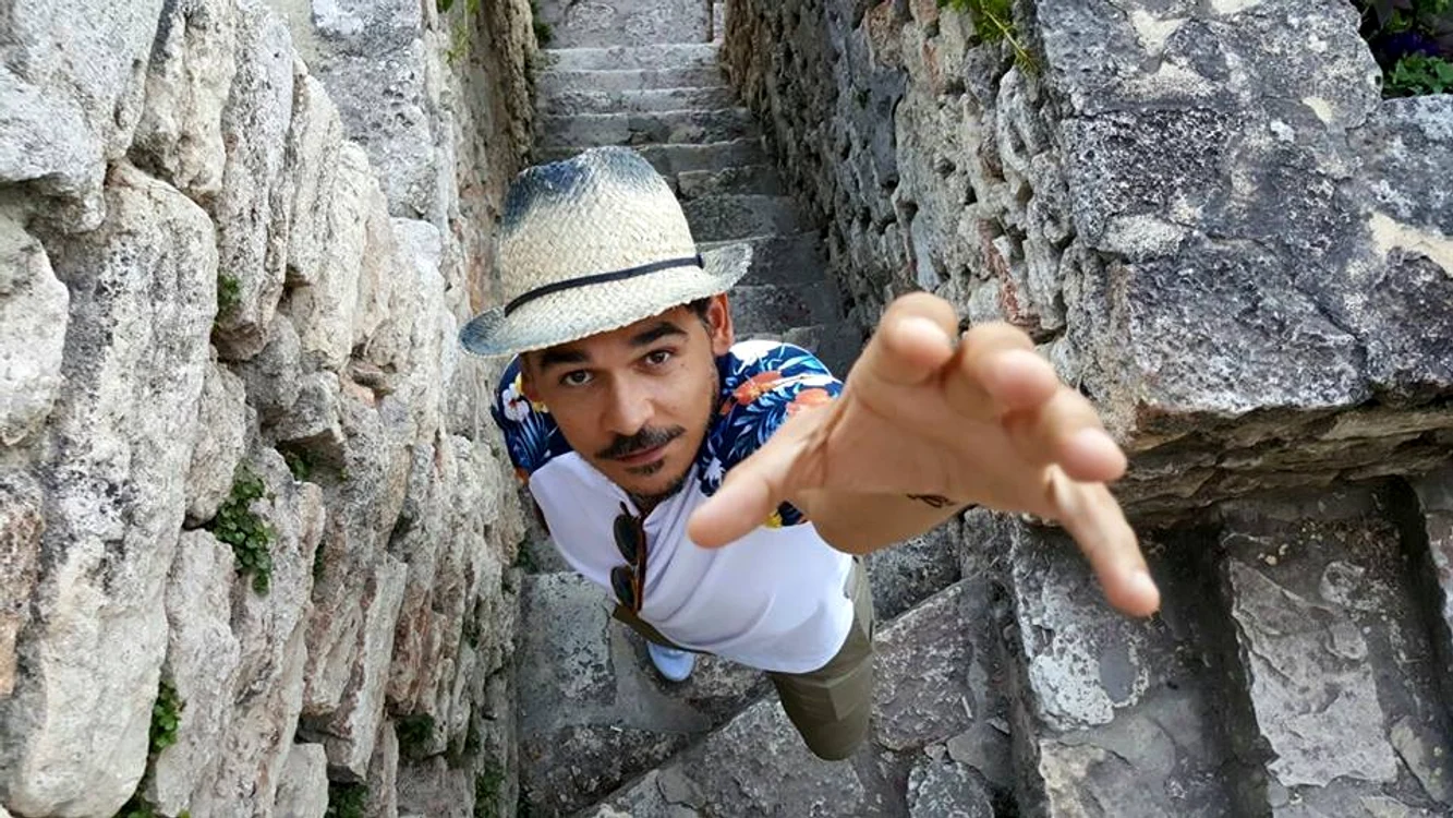 Răzvan s-a ținut de șotii