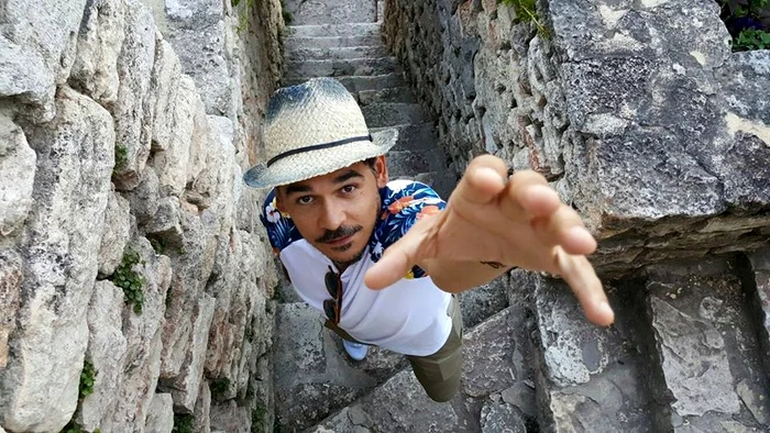 Răzvan s-a ținut de șotii