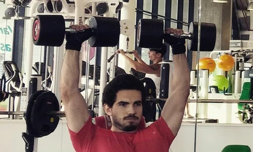 Răzvan Miheț este pasioant de exercițiile fizice png