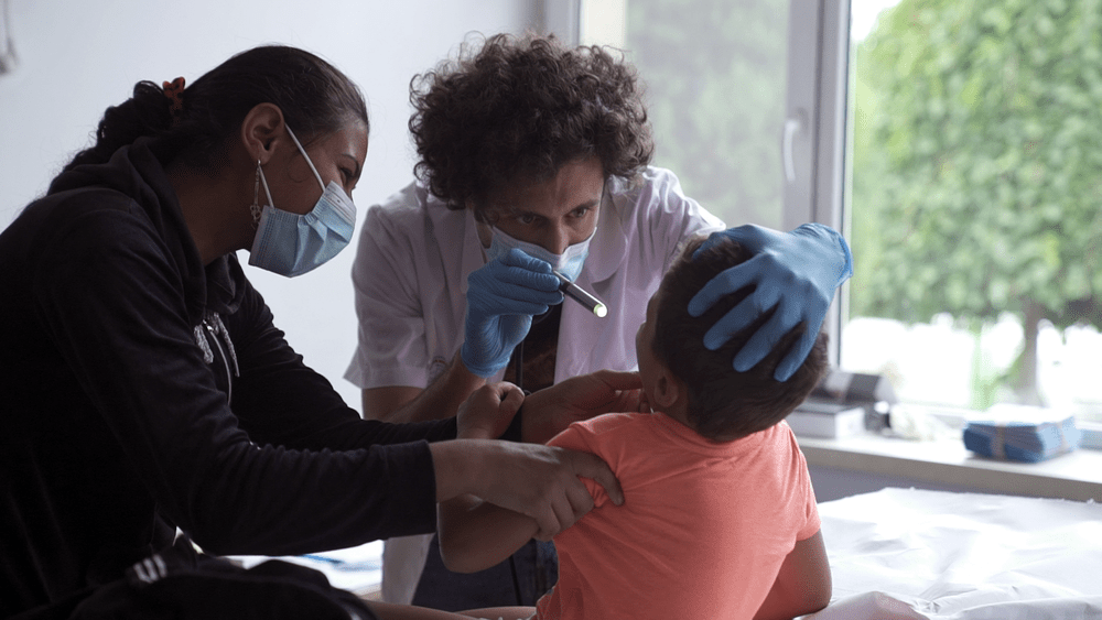Populația horahai și chinurile ei. Caravană medicală pentru copiii comunității dintr-un sat dobrogean