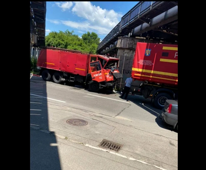 Autospeciala a suferit avarii majore FOTO: Info Trafic Piteşti