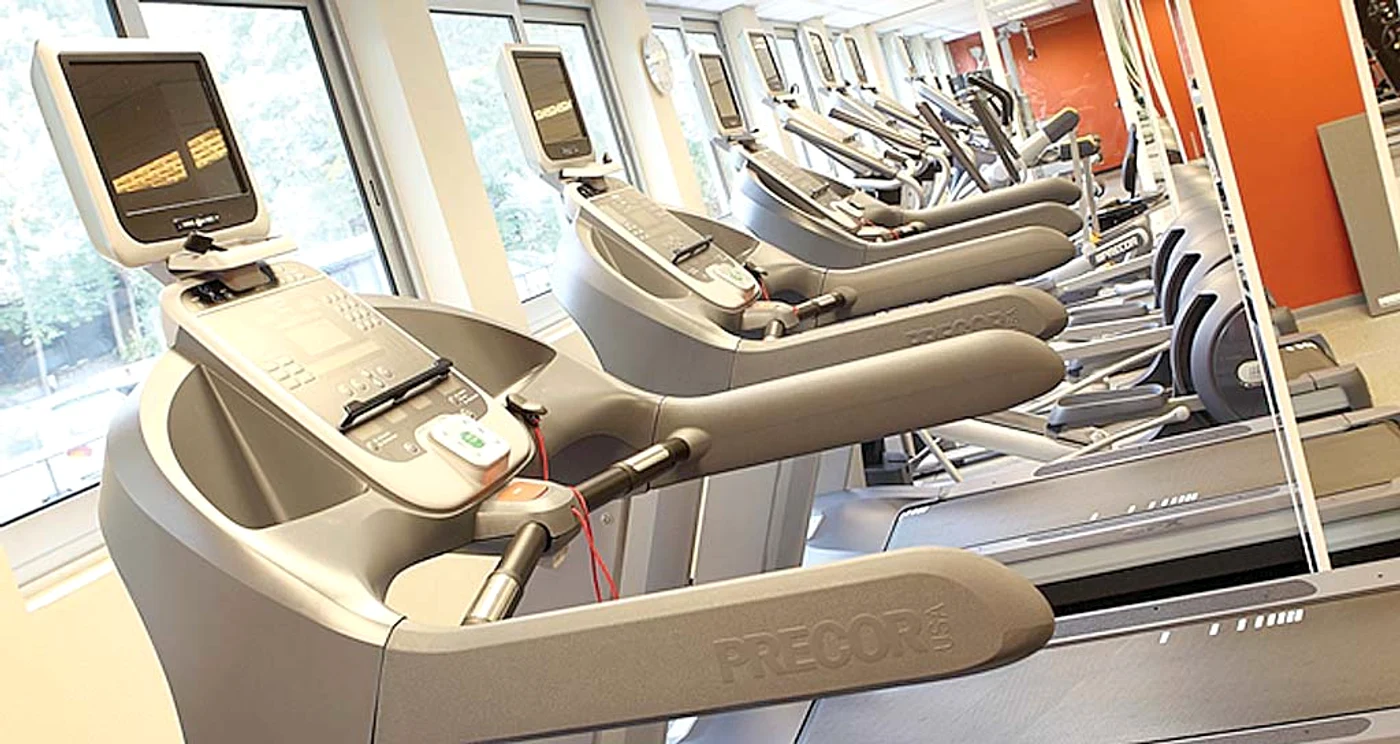 Cântăreţul s-a prăbuşit  la sala de sport