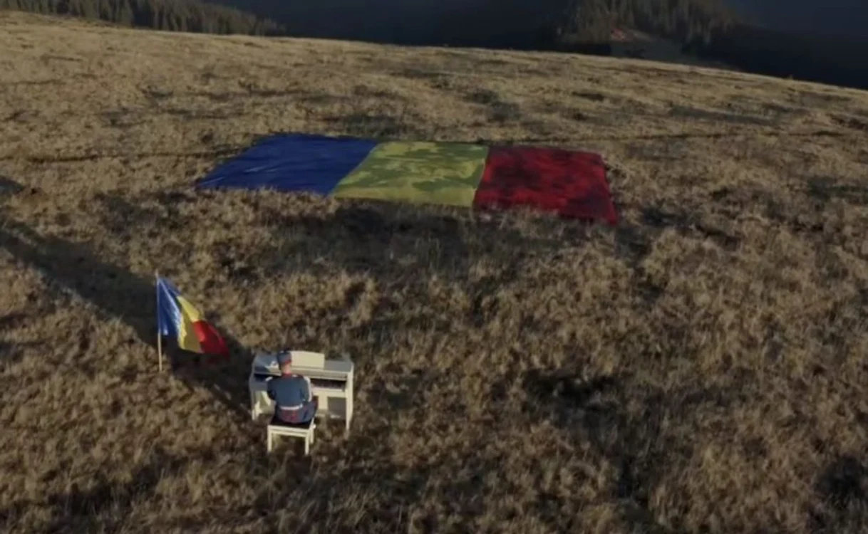 Filmările au fost făcute pe un platou în Munții Căpățânii 